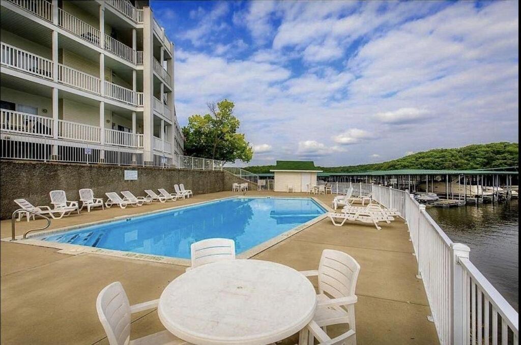 Family Fun Lakefront Condo At Parkview Bay Osage Beach Exteriör bild